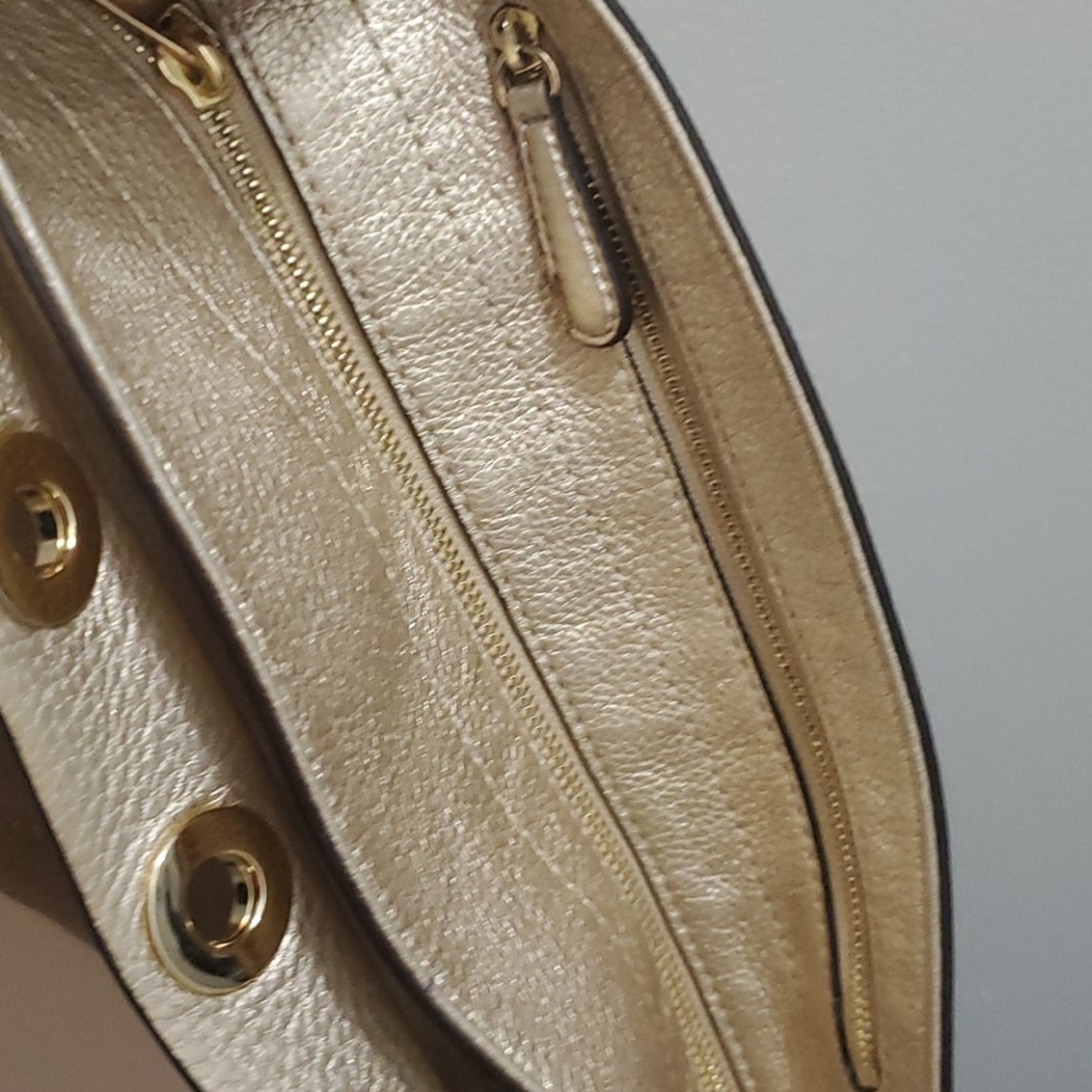 Michael Kors Handbag 👜 - Picture 10 of 15